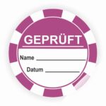 Runder Aufkleber mit der Aufschrift "GEPRÜFT", Platz für Name und Datum, verwendet zur Bestätigung von Prüfungen oder Zertifizierungen.