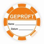 Runder, orangefarbener Stempel mit dem Text "GEPRÜFT", der Platz für Name und Datum bietet, ideal für Zertifizierungen oder Prüfungen.