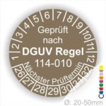 Prüfplakette, Prüfetikette rund mit Text geprüft nach DGUV Regel 114-010 Nächster Prüftermin. Plaketten Farbe- Braun und Text in Weiss. Monatszahlen oben und Jahreszahlen unten beginnend mit Startjahr- 26