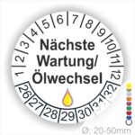 Prüfetiketten, Prüfaukleber rund, Farbe- Weiß, Text "Nächste Wartung/Ölwechsel" in Schwarz. Startjahr- 26, Monatszahlen Oben und Jahreszahlen Unten in Kreisform, über den Jahreszahlen ein Öltropfen als Icon/Piktogramm in Farbe Gelb.