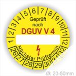Prüfplakette rund mit Text geprüft nach DGUV Vorschrift 4 danach Beschriftungsfeld in Weiß und Text Nächster Prüftermin. Plaketten Farbe- Gelb und Text in Schwarz. Monatszahlen oben und Jahreszahlen unten beginnend mit Startjahr- 26.