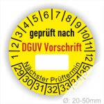 Prüfplakette rund mit Text geprüft nach DGUV Vorschrift danach Beschriftungsfeld in Weiß und Text Nächster Prüftermin. Plaketten Farbe- Gelb und Text in schwarz ausser DGUV Vorschrift in Rot. Monatszahlen oben und Jahreszahlen unten beginnend mit Startjahr- 29, Durchmesser 20-50mm frei wählbar.