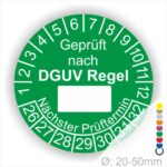 Prüfplakette rund mit Text geprüft nach DGUV Regel danach Beschriftungsfeld in Weiß und Text Nächster Prüftermin. Plaketten Farbe- Grün und Text in Weiß. Monatszahlen oben und Jahreszahlen unten beginnend mit Startjahr- 26. Durchmesser 20-50mm frei wählbar.