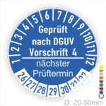 Prüfplakette mit Text Geprüft nach Dguv Vorschrift 4 und Nächster Prüftermin mit zwischen Strich in Weiss. Plaketten Farbe- Blau und Text in Weiss. Monatszahlen oben und Jahreszahlen unten beginnend mit Startjahr- 26