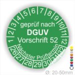 Grünes Prüfzeichen nach DGUV Vorschrift 52, Durchmesser 20-50mm, mit Angabe des nächsten Prüftermins und nummerierten Prüfintervallen.