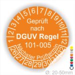 Prüfplakette, Prüfsiegel rund mit Text geprüft nach Prüfung DGUV Regel 101-005 Nächster Prüftermin. Plaketten Farbe- Orange und Text in Weis. Monatszahlen oben und Jahreszahlen unten beginnend mit Startjahr- 26 zur Prüfung von Hochziehbare Personenaufnahmemittel