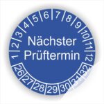 Prüfplakette mit Text Nächster Prüftermin Startjahr- 26, Monatszahlen Oben und Jahreszahlen Unten in Kreisform. Farbe Blau