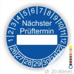 Prüfplakette, Prüfetikett rund, Farbe- Blau, Text "Nächster Prüftermin" in Weiß. Als nächstes kommt ein Beschriftungfeld / Leerfeld in Farbe Weiß. Startjahr- 26, Monatszahlen Oben und Jahreszahlen Unten in Kreisform.