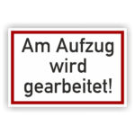Am Aufzug wir gearbeitet! weißer Hintergrund roter Rahmen