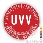 Prüfaufkleber rund, Farbe- Rot, Text "UVV" in Weiß. Startjahr- 27, Monatszahlen Oben und Jahreszahlen Unten in Kreisform. Über den Jahreszahlen Text "Nächster Prüftermin". Die Prüfplakette wird verwendet zur Prüfung von Anlagen & Maschinen