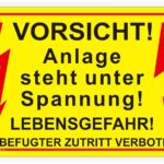 Warn- Schild Anlage steht unter Spannung Hinweisschild