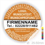 Orangene runde Prüfplakette mit Jahres- und Monatsring zur Markierung des nächsten Prüftermins, individuell beschriftbar mit Firmenname, Logo, Telefonnummer und Wunschtext. Größen 25–50 mm, selbstklebend.