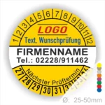 Gelbe Prüfplakette mit Monats- und Jahresring zur Kennzeichnung des nächsten Prüftermins, personalisierbar mit Firmenname, Logo, Telefonnummer und Wunschtext. Selbstklebender Prüfaufkleber für Wartung, Sicherheitsprüfung und Betriebsmittelkennzeichnung.