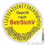 Gelbes Prüfzeichen mit der Aufschrift "Geprüft nach BetrSichV" und Angaben zum nächsten Prüftermin, geeignet für Geräte mit einem Durchmesser von 20-50 mm.