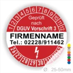Rundes Prüfsiegel mit rotem Hintergrund, das nach DGUV Vorschrift 3 zertifiziert ist. Enthält Platz für den Firmennamen und eine Telefonnummer. Durchmesser zwischen 25 und 50 mm, mit fortlaufenden Nummern von 1 bis 33.