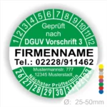 Grünes Prüfzeichen gemäß DGUV Vorschrift 3, Kontaktinformationen der Firma, nächste Prüftermine und Größenangabe von 25-50 mm.