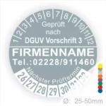 Rundes Prüfplakette-Design, geprüft nach DGUV Vorschrift 3, mit Platz für Firmennamen und Kontaktnummer. Enthält einen Prüfzeitraum und Farbcodes für nächste Prüftermine, Durchmesser von 25-50 mm.