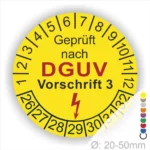 Prüfplakette rund mit Text geprüft nach DGUV Vorschrift 3 danach Elektropfeil in Rot. Plaketten Farbe- Gelb und Text in Schwarz. Monatszahlen oben und Jahreszahlen unten beginnend mit Startjahr- 26