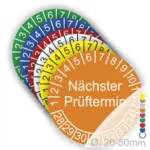 Farbenfrohe Prüfplaketten mit dem Text „Nächster Prüftermin“ und nummerierten Kreisen zur Kennzeichnung von Prüfintervallen, geeignet für Durchmesser von 20-50 mm. Ideal für die Überwachung von Sicherheitsprüfungen.