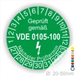 Grünes Prüfetikett gemäß VDE 0105-100, das den nächsten Prüftermin anzeigt. Durchmesser von 20-50 mm, enthält die Prüfziffern 1 bis 12 und 27 bis 33.