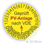 Gelbes Prüfzeichen für PV-Anlage nach VDE, mit Angaben zum nächsten Prüftermin und Durchmesser von 20-50 mm.