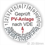 Alt-Text: Prüfplakette für PV-Anlage gemäß VDE-Norm, mit Angabe des nächsten Prüftermins und Durchmesser von 20-50 mm.